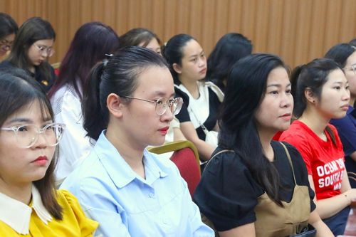 Hà Nội chọn 100 giáo viên để đào tạo tiếng Anh và phương pháp dạy song bằng