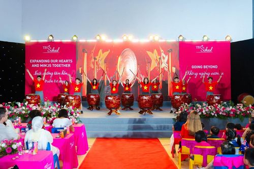 Lễ khai giảng khác biệt ở 'ngôi trường màu hồng'