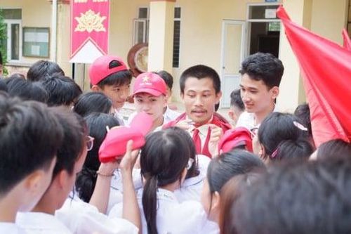 Anh Tạ, phim 'Mưa đỏ' về quê Thanh Hóa giao lưu