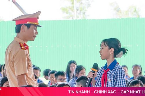 Tuyên truyền pháp luật về ATGT và phòng chống ma túy cho 2.200 học sinh