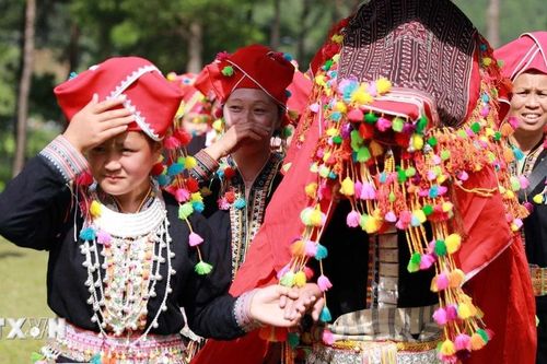 Lễ rước dâu của dân tộc Dao đỏ ở Lai Châu