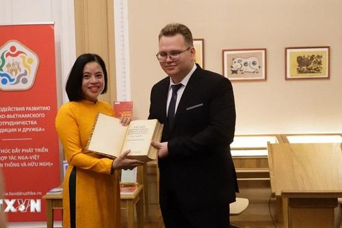 Tình cảm sâu đậm của giới trẻ Nga dành cho Chủ tịch Hồ Chí Minh