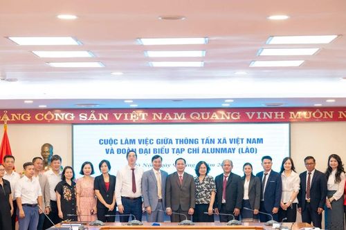 Tạp chí Lào đến Việt Nam tìm hiểu kinh nghiệm làm báo hiện đại