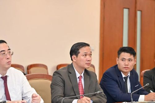 Tạp chí lý luận Lào tìm hiểu quy trình sáng tạo nội dung báo chí đa nền tảng trong kỷ nguyên số
