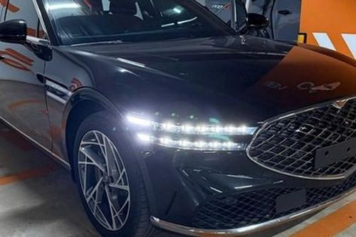 Xe sang Genesis G90 mới tinh rao bán cao hơn Mercedes-Benz S-Class
