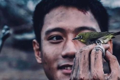 Người lính trẻ gầy gò, nuôi chú chim nhỏ trong 'Mưa đỏ' là ai?