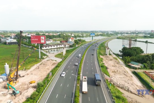 Xử phạt ô tô tải đi sai làn trên 2 cao tốc ở miền Bắc