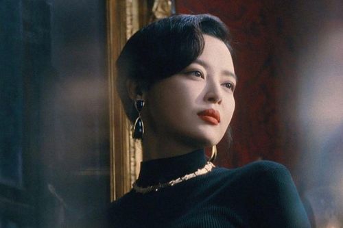Biểu cảm đắc ý của nữ diễn viên vừa vượt mặt Triệu Lệ Dĩnh, Lưu Diệc Phi