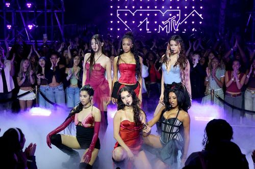 Nhóm nữ toàn cầu gây tranh cãi tại VMAs 2025