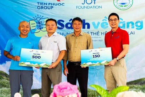 Hàng trăm học sinh Tây Nguyên được Tiến Phước Group tiếp sức đến trường