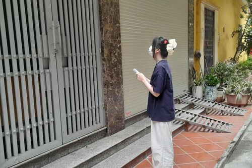 Giữa 'cơn sốt' nhà trọ Hà Nội: Sinh viên vật lộn tìm nơi an cư