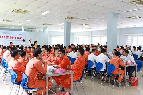 Công ty Nhiệt điện Nghi Sơn: Tổ chức 'Bữa cơm Công đoàn'