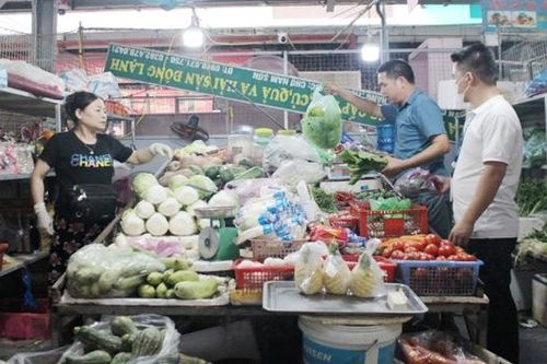 Giá rau xanh tăng mạnh do nguồn cung thiếu hụt