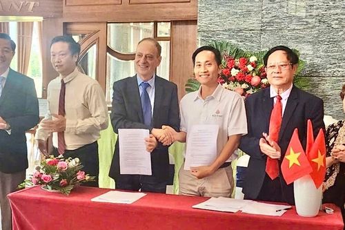 Đoàn chuyên gia, nhà khoa học Israel ký kết hợp tác với doanh nghiệp Gia Lai