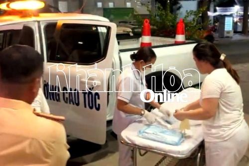 Cảnh sát giao thông dẫn đường trên cao tốc, kịp thời đưa sản phụ đến bệnh viện sinh con