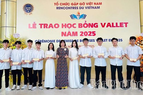 10 học sinh Trường THPT Chuyên Hùng Vương được học bổng Vallet
