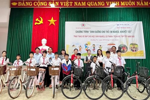 Trao tặng 50 xe đạp cho học sinh hoàn cảnh khó khăn tại xã Ái Tử