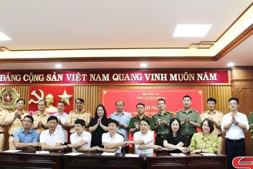 Phối hợp bảo đảm trật tự, an toàn giao thông cho lứa tuổi học sinh