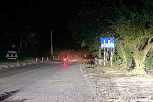 Nhanh chóng xác minh, xử lý ô tô khách đỗ ở vị trí che khuất biển báo trên Quốc lộ 279