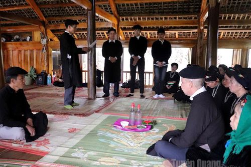 Ngân vang câu hát quan làng trong ngày vui đôi lứa