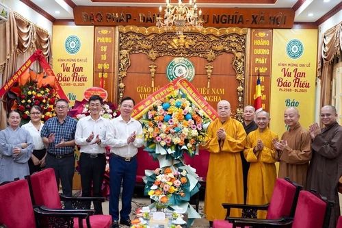 Giám đốc Sở Dân tộc và Tôn giáo TP.Hà Nội chúc mừng lãnh đạo GHPGVN nhân mùa Vu lan Phật lịch 2569