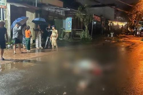 Lâm Đồng: Trượt ngã khi trời mưa, nam thanh niên bị ô tô tông tử vong
