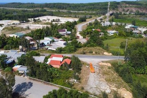 Quảng Ngãi: Hộ dân đồng thuận giao đất, gỡ điểm nghẽn dự án đường dở dang hơn 10 năm