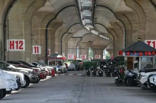 Lo ngại bãi xe dù tái diễn sau khi dẹp gầm cầu