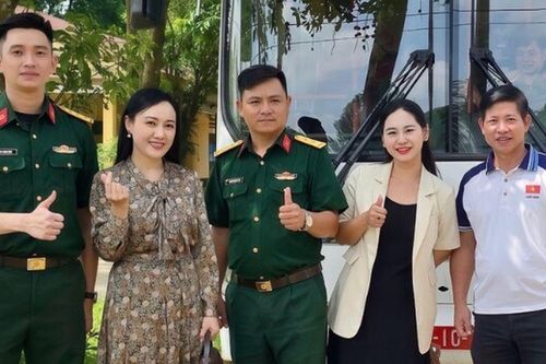 BTV Hoài Anh 'bùng nổ nhan sắc' khi đứng cùng Thượng úy Lê Hoàng Hiệp, là mỹ nhân 'thắng đậm' nhất mùa lễ A80