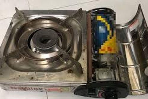 Bình gas mini bất ngờ phát nổ, mảnh vỡ găm vào não làm bé gái tử vong thương tâm