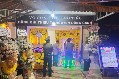 Thiếu tá Công an ở Đắk Lắk hy sinh: Vợ khóc nghẹn, con trai mới ngày đầu đi học