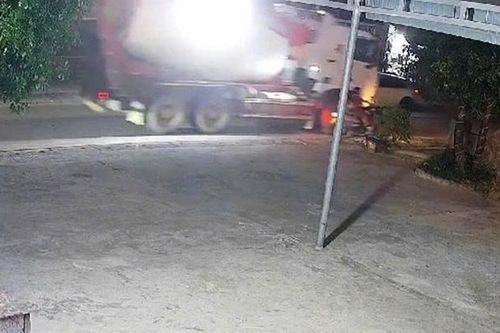 Xe bồn va chạm xe máy, bé gái 8 tuổi tử vong thương tâm