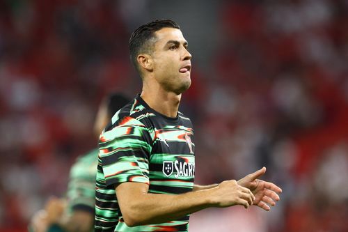 Ronaldo gây sốc khi từ chối đổi áo với Szoboszlai