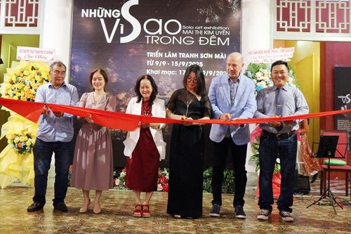 Triển lãm sơn mài 'Những vì sao trong đêm'
