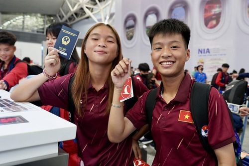 U17 nữ Việt Nam đặt chân tới Đức, bắt đầu chương trình 'Giấc mơ Bundesliga'
