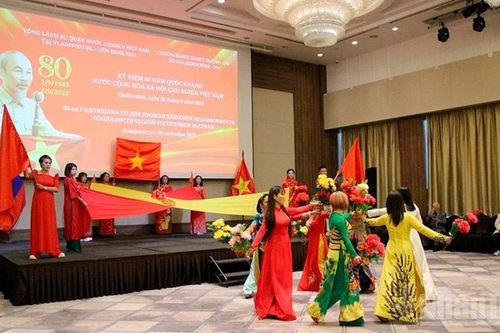 Kỷ niệm 80 năm Cách mạng Tháng Tám và Quốc khánh 2/9 tại vùng Viễn Đông nước Nga