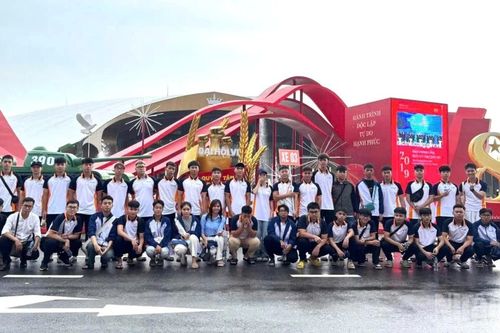 Trải nghiệm tại Triển lãm 80 năm thành tựu đất nước – Hoạt động ý nghĩa đối với các tân sinh viên