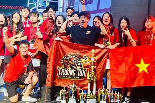 Việt Nam giành hai giải vô địch toàn cầu ở World Scholar's Cup 2025