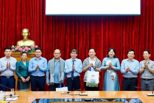 Đoàn đại biểu Tạp chí Alunmay (Lào) thăm và làm việc tại Báo Sài Gòn Giải Phóng
