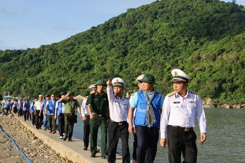 Ấm tình TPHCM với đảo xa Hòn Khoai, Hòn Chuối