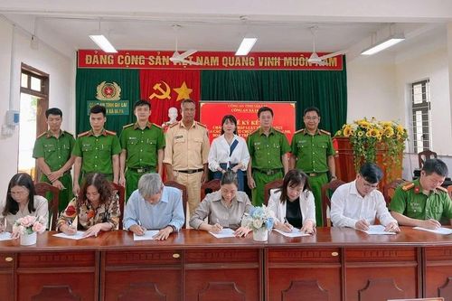Hơn 80 đơn vị ở xã Ia Pa ký cam kết chấp hành pháp luật về giao thông