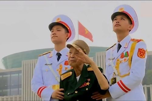 Chuyện kể về vị Đại tá duy nhất chào cờ 'sai điều lệnh'