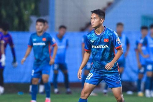 Được loạt CLB V-League săn đón, sao Việt kiều vẫn từ chối