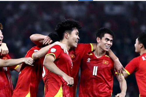 FIFA mượn 'Mưa Đỏ' để chúc mừng U23 Việt Nam giành vé dự VCK châu Á 2026