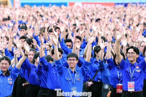 Hàng chục nghìn lượt tình nguyện viên tham gia hỗ trợ cấp đổi thẻ đảng viên