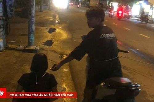 Kẻ giật dây chuyền của người phụ nữ bán dép khai gì?