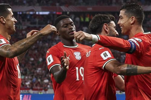 Bồ Đào Nha thắng nghẹt thở Hungary: Vì Ronaldo là lịch sử