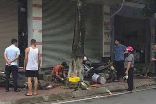 Vặn tay ga xe máy đang sửa, bé trai 7 tuổi lao xe lên vỉa hè tử vong thương tâm