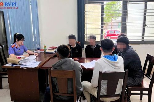 Khởi tố 14 đối tượng cầm hung khí đi hỗn chiến gây náo loạn