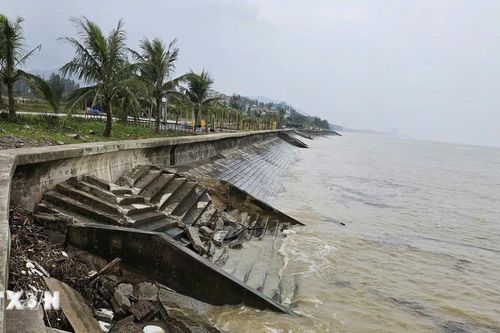 Thanh Hóa: Công trình gác canh hình bàn tay ở biển Hải Tiến có nguy cơ đổ sụp